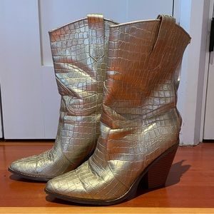 JustFab Vivi Gold Croc Size 10 Booties